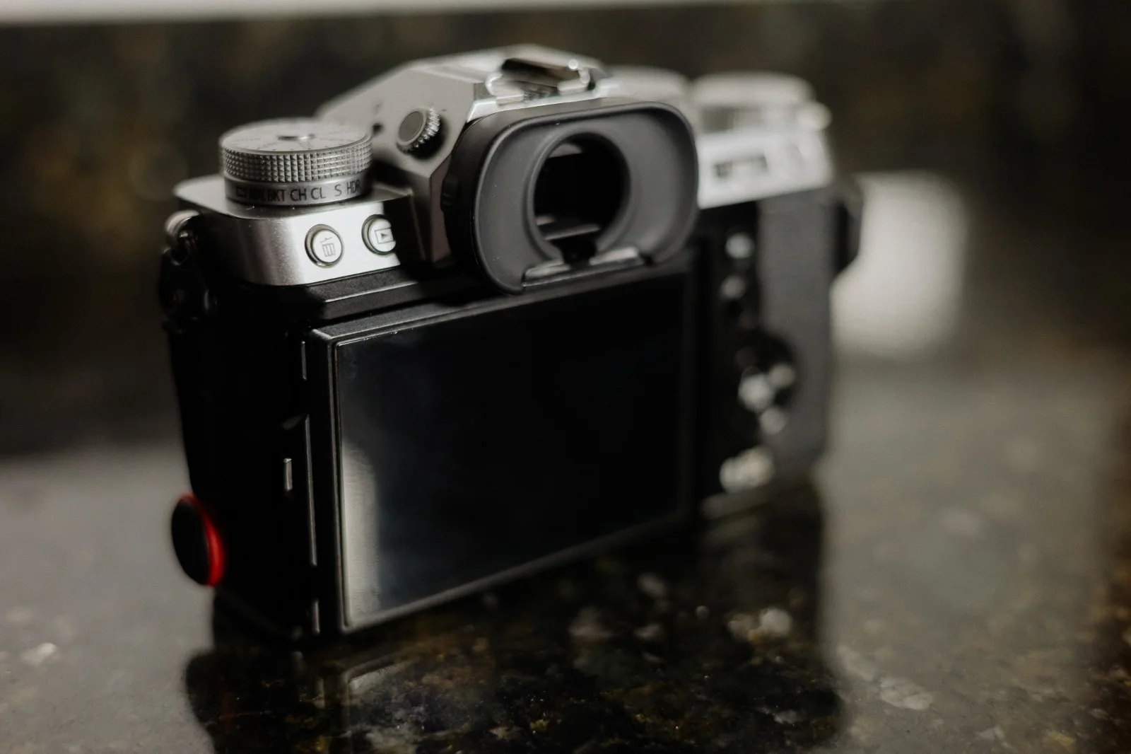Fujifilm X-T5 Silver — 65 mil cliques e 2 baterias — foto 3
